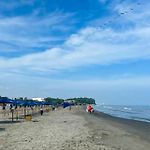 Refugio cerca del mar con Piscina y Aire acondicionado, ideal para 6